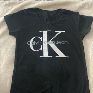 T-shirt Calvin Klein  - Fin t-shorts som inte kommer till användning