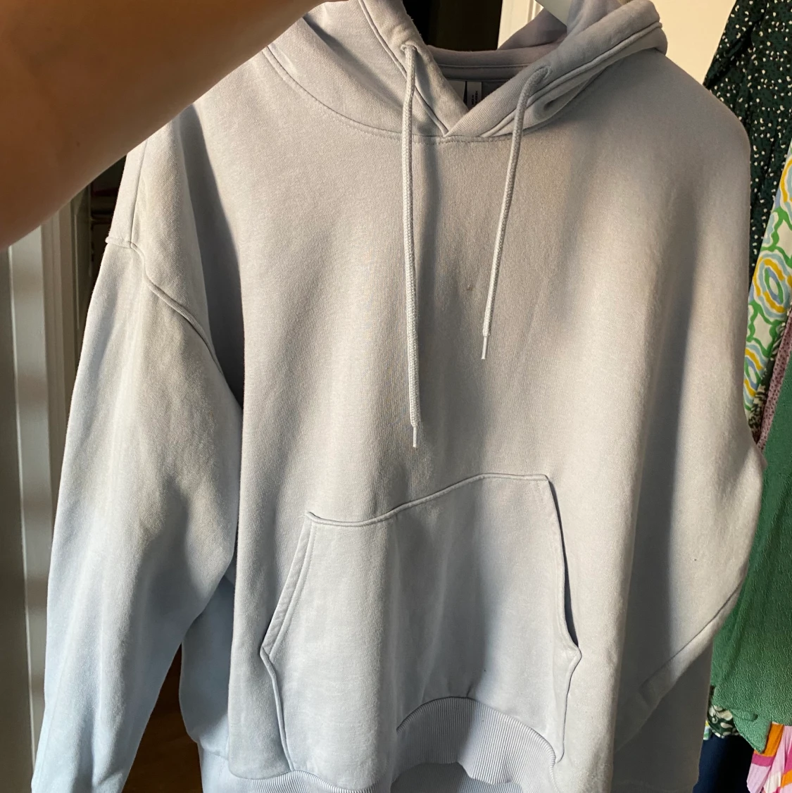 Ljusblå hoodie weekday storlek xs  - 91