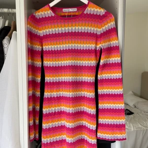 Klänning från Bershka  - Säljer mina helt oanvända klänning ifrån Bershka! Storlek M och köparen står för frakt💞KÖP DIREKT FÖR 450