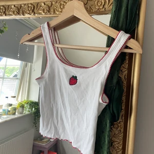 Gulligt linne med jordgubbe  - Fint till sommaren i