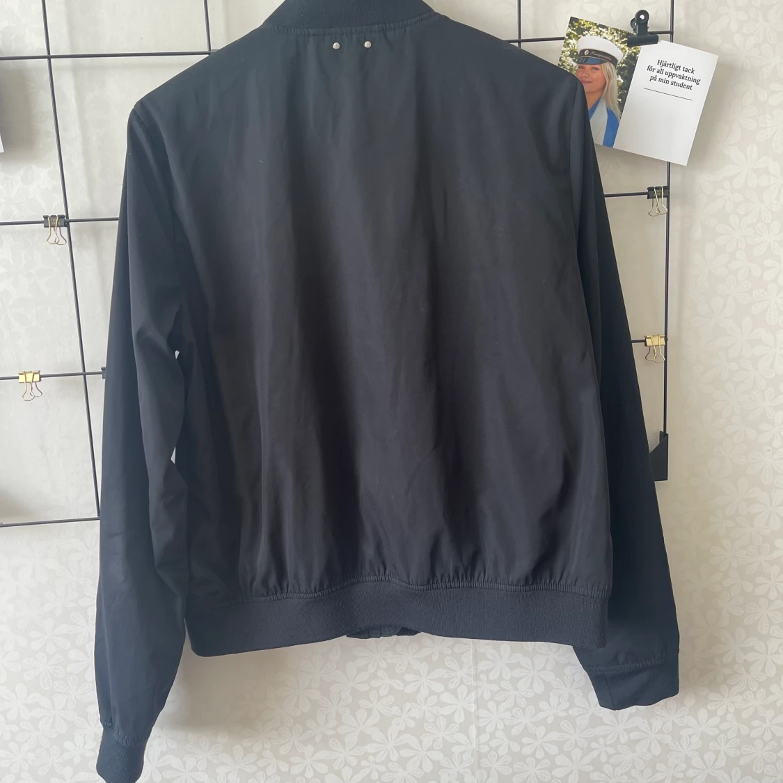 En Calvin Klein bomber jacka i storlek L  - 91