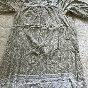 Klänning  - En riktigt snygg deshdashe som användes endast för att laga dolma. 