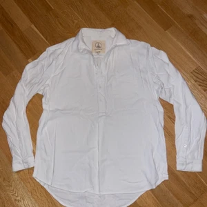 Resteröds, vit skjorta / blus, L - Snygg skjorta / blus från Resteröds. Har använt som oversize. Storlek L. 