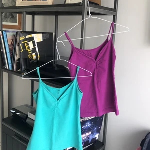 H&M linne - Två fina linnen i blå/turkos och lila från H&m som har aldrig kommit till användning. Den turkosa är såld nu också ❤️