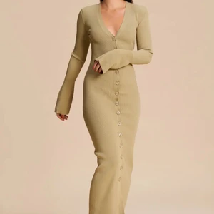 Adoore Milano Pistage - Superfina Milano från Adoore i färgen pistage. Strl XS men passar upp till medium då den är väldigt stretchig. tecken på användning annars i fint skick!