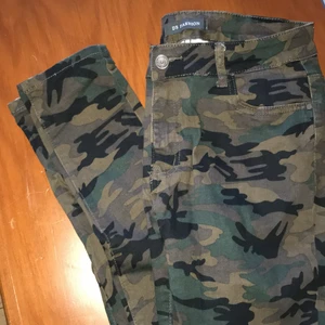 Camouflage byxor stl 44 - Aldrig använda endast testade! 