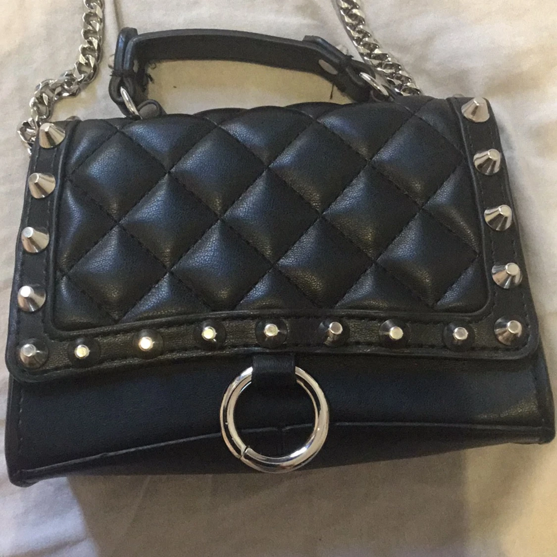 Zara väska med nitar - 91