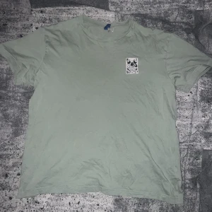 Vanlig grön t shirt - Inte använd 