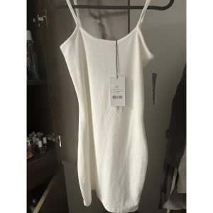 Fin NA-KD klänning🤍 - Helt ny nakd klänning i storlek xs