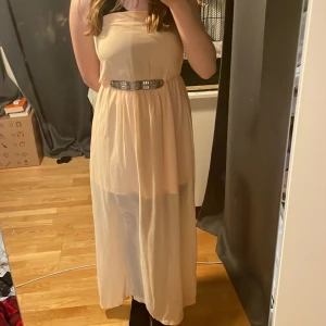 Klänning - En lång klänning från Zara