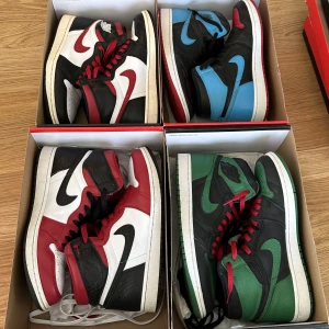 Jordan 1 gym red,satin snake,unc to chi, pine green - Skor, stl. 43, Herr Hej! Säljer nu några skor som inte används!   Gym red  Storlek: 42 Pris:2200  UNC to Chicago  Storlek:43 Pris: 2000  Satin snake  Storlek:44 Pris 2000  Pine green Storlek:44 Pris:2000   Mer bilder kan skickas vid förfrågan! 