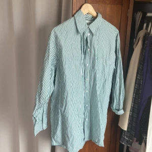 Randig skjorta - Fin grönrandig skjorta ❤️