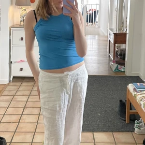 Ribbed tank top - Säljer denna snygga top i en härlig blå färg🦋 Använd fåtal gånger.