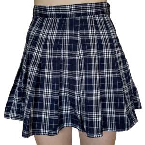 Snygg kjol i stl S❤️‍🔥 Köp nu är på & köparen står för frakten💋  Kolla gärna in vår profil med kläder från bla Ed Hardy, True Religion och Miss Me🫶