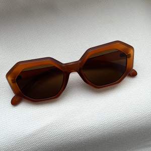 Använda fåtal tillfällen 🌞 solglasögon från NA-KD