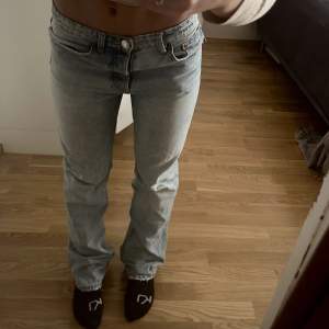 Så snygga zara jeans jag tyvärr inte använder längre. Jätte populära och eftertraktade 💕