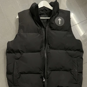 Trapstar Väst - Storlek medium Liten defekt