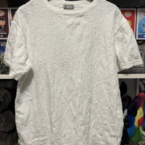Dior Oblique Towel T-shirt - Storlek small. Fint skick utan fläckar. Nypris 9000kr
