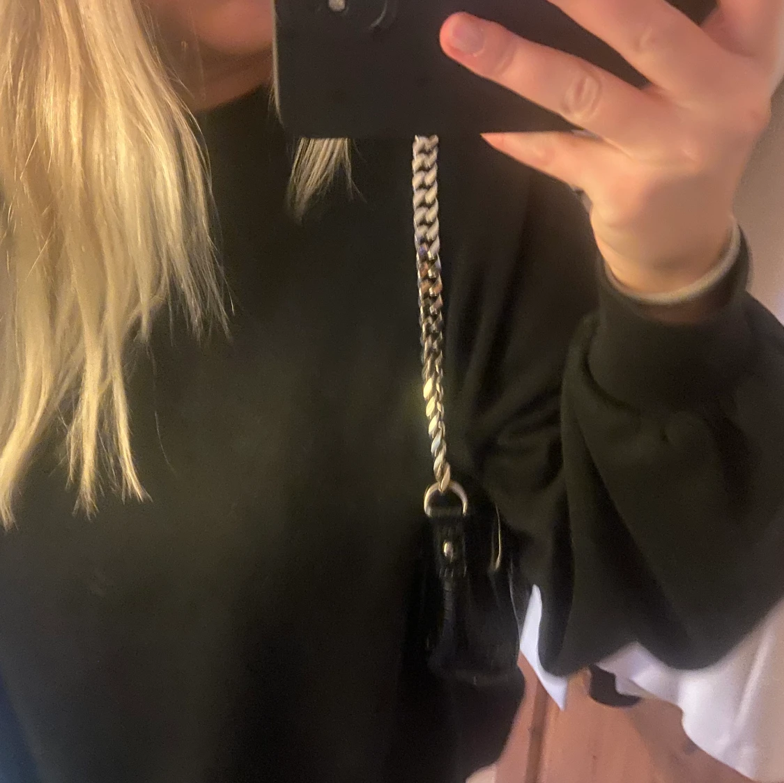 Svart väska med kedja - 90