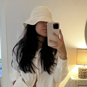 Virkad buckethatt - Skitcool virkad buckethatt köpt secondhand. Supesnygg till sommaren!