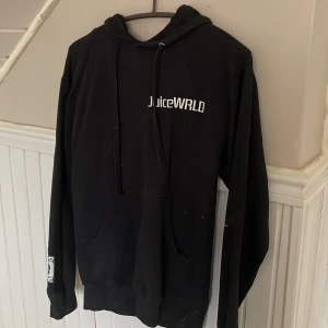 Juice wrld merch hoodie  - Jag har haft hoodien i typ 1 år och den är använd men i väldigt bra skick