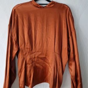 Blus  - Satin orange blus 