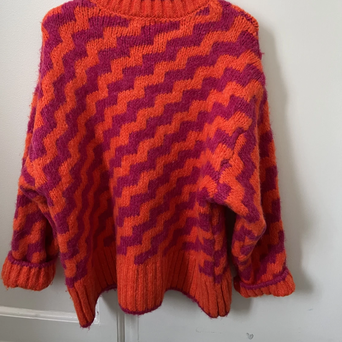 Rosa/organge stickad tjocktröja - 91