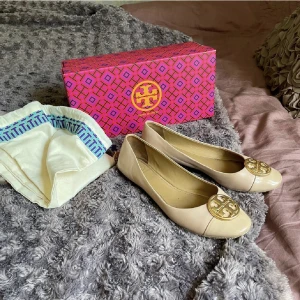 Tory Burch ballerina - Fina ljus rosa ballerina från Tory Burch. Storlek 36. Nypris: 2500 kr (Zalando). Kvitto, kartong & dustbag medföljer. 450 kr 💕