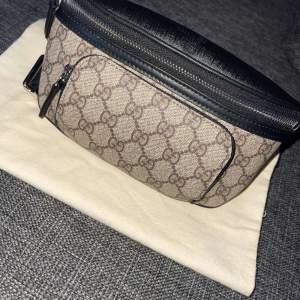 Skriv säljer en gucci eden belt bag använd 2-3 gånger sen har den inte kommit till användning mera man kan förstora och förminska den 