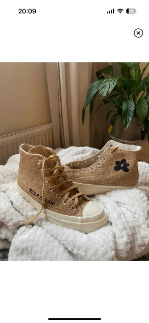 Golf le fleur x converse  - Golf Converse. Aldrig använda. Helt nya. Köpta för 2.800kr 