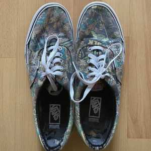 Marvel x Vans - Marvel x Vans Spiderman Ironman Limited Edition  The fabric on the inside is a little bit scuffed as you can see on the pictures but otherwise the shoes are in good condition.  I bought them new for 70$ a couple of years ago.