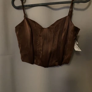 Korsett  - Snygg korset från zara, aldrig använd