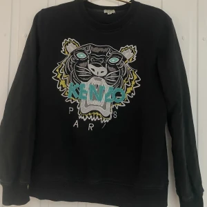Kenzo tröja - Äkta kenzo tröja i storlek L. Detta är barnstorlek så den är i samma storlek som en XS