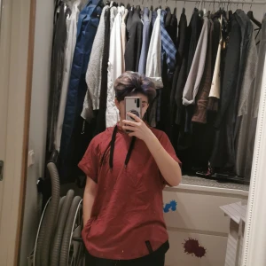 Slipknot tröja med luva  - Slipknot tröja med luva från "slipknot1.com" Väldigt bekväm och nice. Knappt använd Pris kan absolut Diskuteras!! 