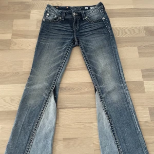 Miss me jeans - Miss me jeans köpa här på plick. Säljer då dom tyvärr inte passar mig. Utsydda så dom är bootcut. Skriv privat om ni har frågor💖Köpare står för frakt!