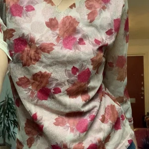 Meshtopp  - Oanvänd meshtopp från Humana. Superskön och sitter väldigt flattering.  Tveka inte att höra av dig vid frågor! Kan mötas upp eller frakta, kunden betalar frakt. Står inte för postens slarv. 