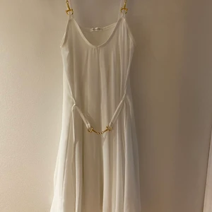 Ida Sjöstedt  - Vit studentklänning, använd en gång. Storlek S 