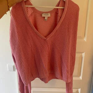 Rosa stickad tröja  - Jätte skön rosa stickad tröja från nakd, knappt andvänd 