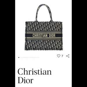 Säljer väska  Christina Dior kopia i mycket fint skick  