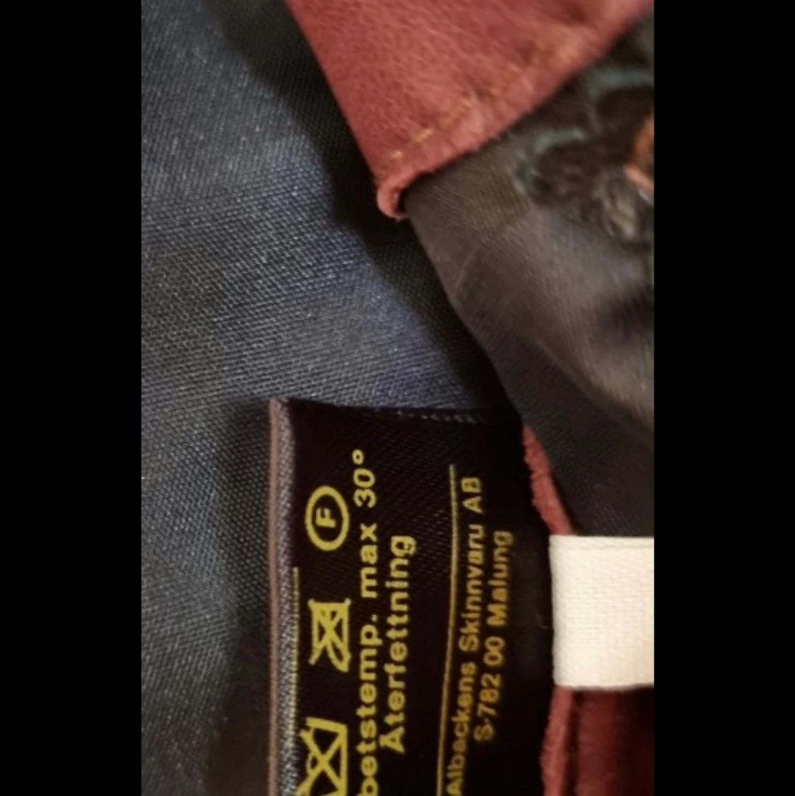 Röd läderjacka  - 90