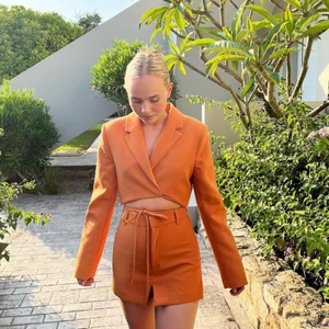 Sett från Zara - Säljer detta fina sett. Shortsen är oanvända och toppen använd endast en gång. 