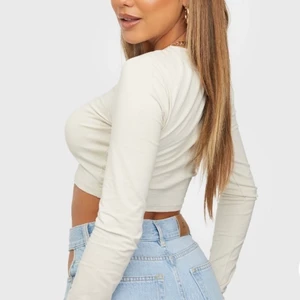 Crop top - En crop top från Nelly.com Använd ca 3 gånger. Inga skador