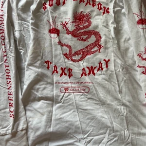 Tröja - Den är storlek S men passar M 