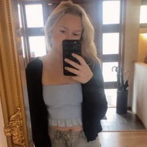 Zara tubtopp - Säljer nu denna fina tubtopp från zara, storlek M jättefin till både fest och vardags💞