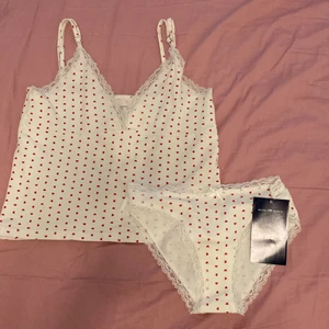 Brandy Melville set  - Topp och underdel från brandy Melville. Underdelen är aldrig använd, med prislapp kvar! Föreslå gärna eget pris privat!  Skriv också för fler bilder! 💛