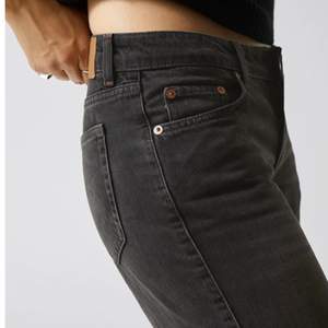 Säljer mina svarta Weekday jeans eftersom dom är för korta för mig. Jeansen är 29/30 och jag som är 172 är dom för korta för. Byxorna är jätte snygga och i bra skick. Har använts dom några fåltal gånger. Skriv gärna eller kontakta om du är intresserad:)