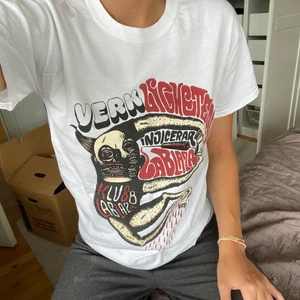 Tshirt - Jättefin tshirt från Gildan med tryck. Står ingen storlek men gissar M💞 tjockare och kvalitativt material!