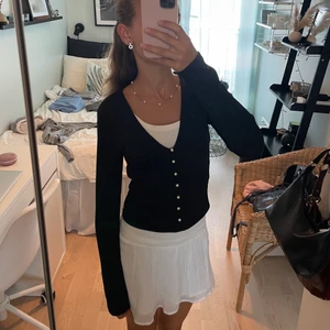 kofta  - söt ribbad kofta från Gina Tricot. Typ aldrig använd💕 