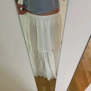 Långkjol - Så fin Långkjol från hm som aldrig har används. Köpte för 600 säljer för 390, hör av dig vid frågor eller intresse