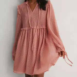 Rosa klänning feån NAKD. Den är slutsåld. Aldrig använt, lapparna finns kvar. Köpare står för frakt.💕
